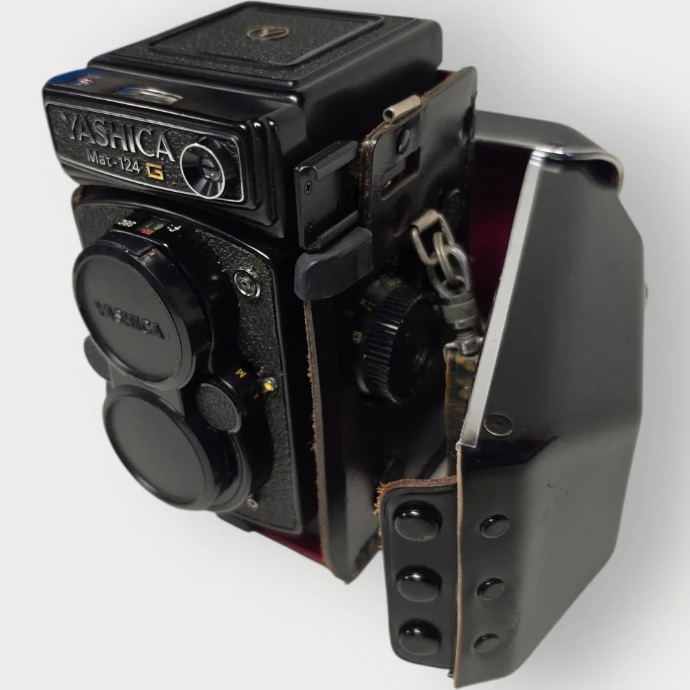 Yashica Mat-124 G Vintage TLR 80mm Film Camera Black LEATHER CASE UNTESTED